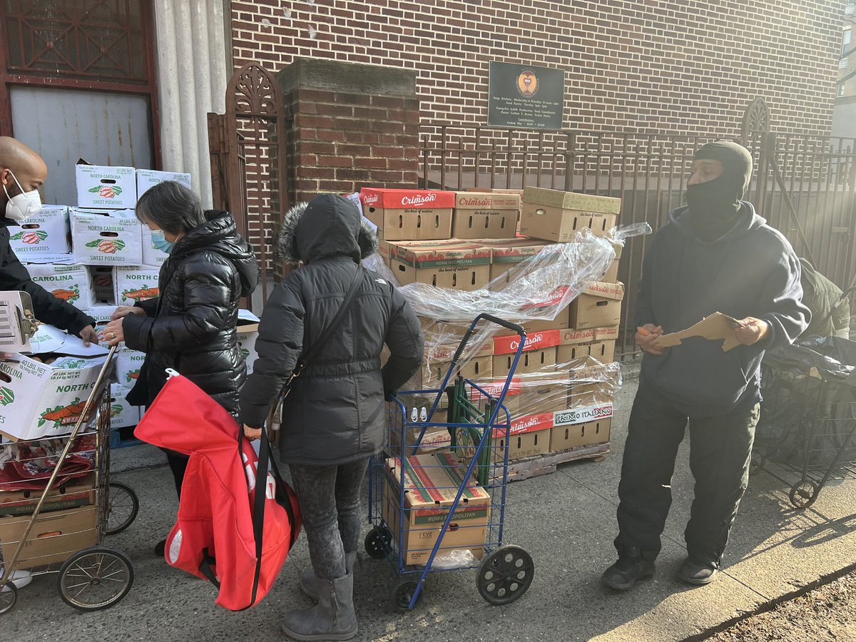 d75council's tweet image. 🔵Announcement: This month select members of the Citywide Council For District 75 provided assistance with Food and Covid-19 testing to families in some of the hardest affected communities. #informationalpost #ccd75