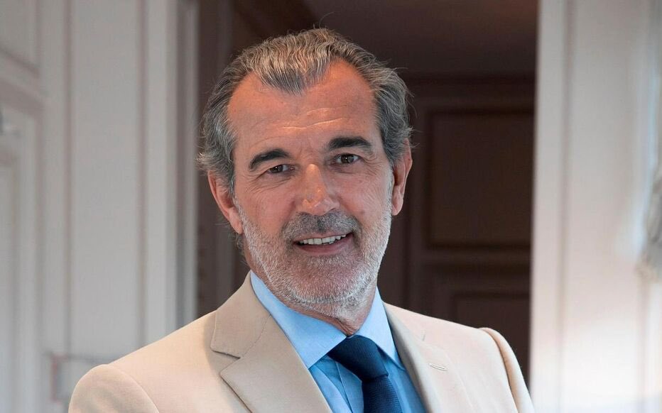 Sophie Iborra 🇫🇷🇪🇸🇪🇺🙋🏻♀️🙋🏻♂️ (@iborrasophie1) on Twitter photo Très grande tristesse d’apprendre le décès de Laurent Vimont, PDG de <a href="/century21fr/">Century 21 France</a>, cet homme était un père et un mari aimant, un dirigeant hors pair et le premier soutien de l’égalité entre les femmes et les hommes. Nous perdons un grand Monsieur. Pensées sincères à sa famille. Très grande tristesse d’apprendre le décès de Laurent Vimont, PDG de <a href="/century21fr/">Century 21 France</a>, cet homme était un père et un mari aimant, un dirigeant hors pair et le premier soutien de l’égalité entre les femmes et les hommes. Nous perdons un grand Monsieur. Pensées sincères à sa famille.