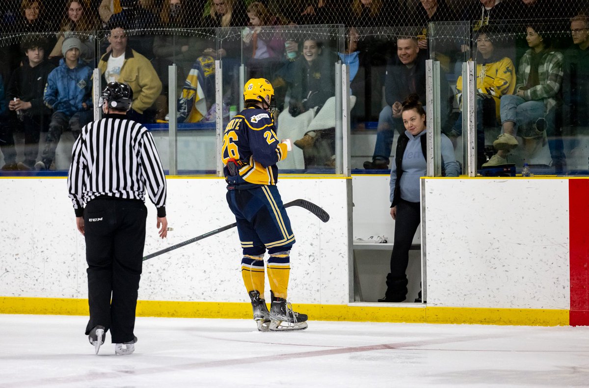 HeleneSchulte22's tweet photo. When mom is working the penalty box… my fav photo of us EVER. Huge thank you to @tim_osborne #alwaysamom #hockeymom #boymom https://t.co/dKGlbcil9g