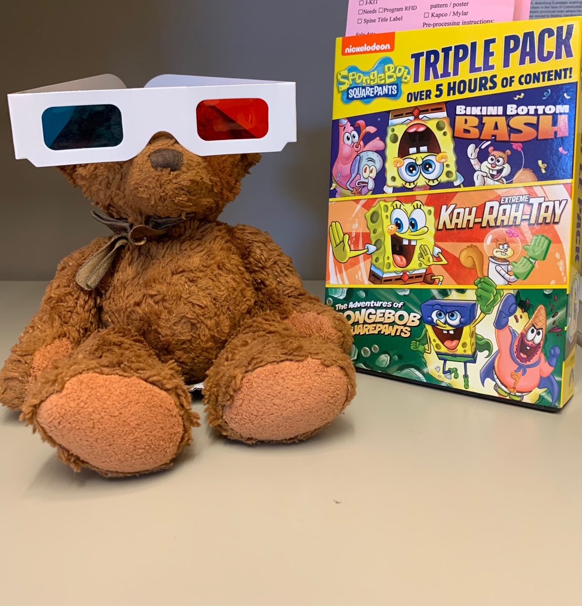 TigardLibrary's tweet image. All work and no play makes for a dull bear, it looks like our visitor has Friday night plans. The only thing missing is popcorn! 

#Tigard #TigardPublicLibrary #LostAndFound #LibraryAdventures #TeddyBear