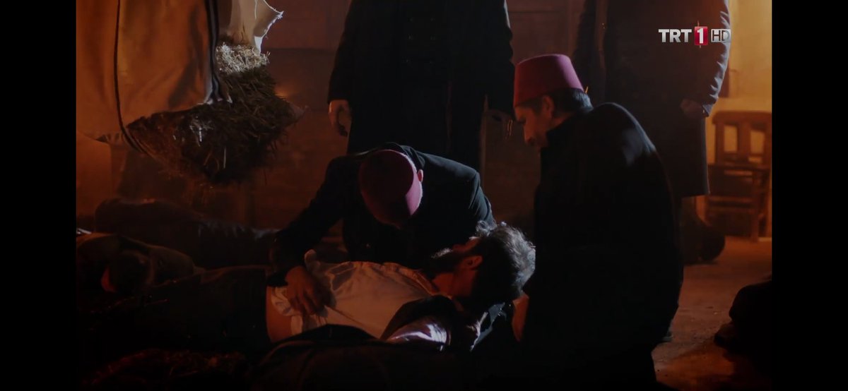 Edanur_1579's tweet photo. Kum torbasını ve olayı hatırlayanlar çok kötüydü yaa😢😞 #PayitahtAbdülhamid
#HalilHalid https://t.co/4o12WFl9qa