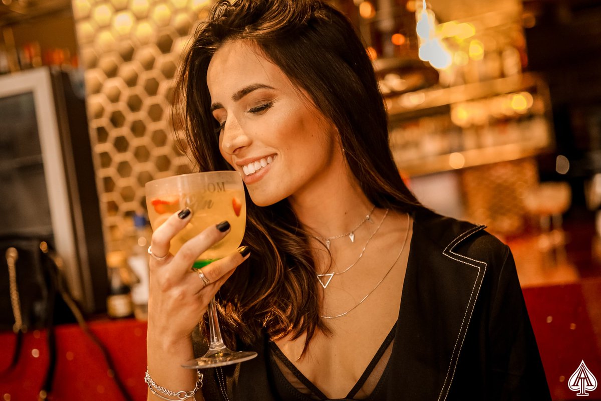 Barrazine's tweet photo. Quer saber qual Γ© a boa de hoje? Confira o melhor da night na Barra da Tijuca: #AllInLounge #NightNaBarraDaTijuca https://t.co/mxgZS4NY9n https://t.co/Xqqs7oMd8Y