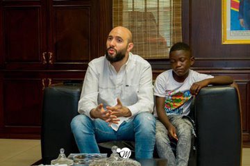 Il n’a pas de place dans la rue, direction école maintenant grâce au multidimensionnel <a href="/AbedAchour/">Abed Achour</a> le Raouf homme solution.