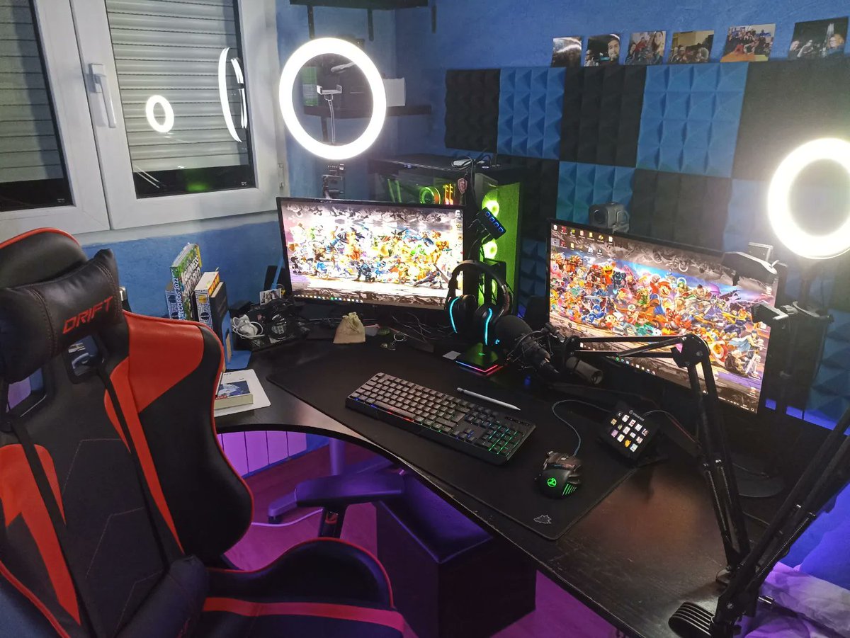 ClassTwitch's tweet photo. Mis alumnos me han pedido que enseñe mi #Setup y lo prometido es deuda, aquí paso cada tarde enseñando y jugando con todos vosotros. 📚🎮🤘

También enseño a mi bestia.. 🖥️😱

Ponme en los comentarios que cambiarías 👇😉

#Educación #TwitchKids #Profe  #TwitchEducación https://t.co/BDL8sXr8or