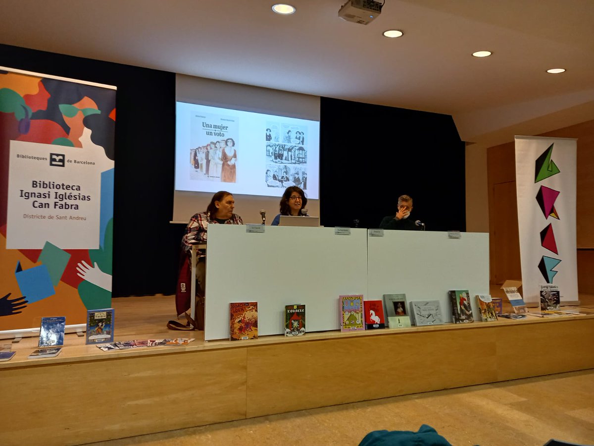 BibVallAlfata's tweet photo. Avui hem estat al #Grafpro trobada d'editorials de còmic independents.
 Per saber-ne més cal formar-se i informar-se! 😎📚
Demà anirem a buscar novetats🕺🏽🏃🏽‍♀️
@Grafcomic 
@bibcanfabra 
@bibliotequesXBM 
@AlejoValdearena https://t.co/CCixzvRzqt