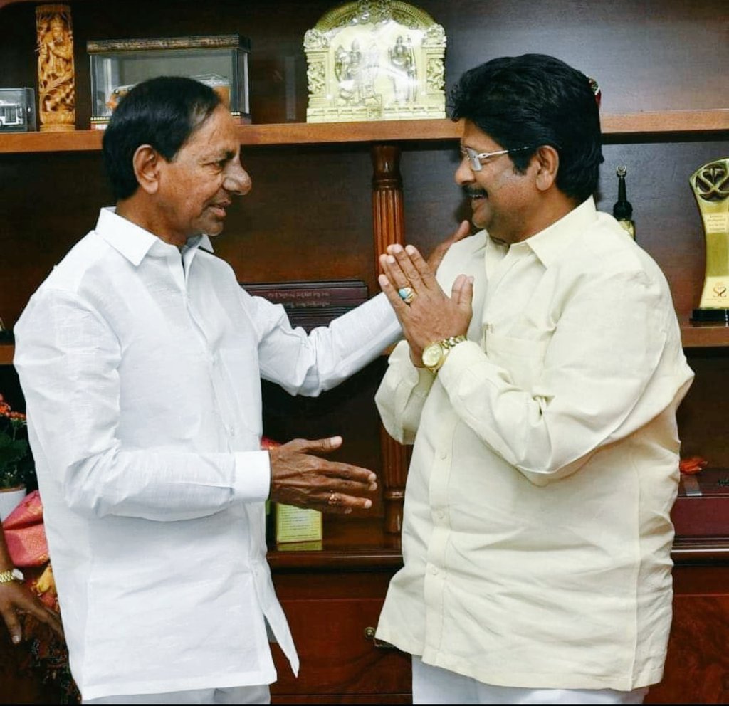 mnsrinivasrao7's tweet photo. తెలంగాణ రాష్ట్ర ముఖ్యమంత్రి గౌరవనీయులు శ్రీ కేసిఆర్ గారి అనారోగ్య సమాచారం ఆందోళనకు గురిచేసింది. నాలుగు కోట్ల తెలంగాణ ప్రజల ఆశీస్సులతో కేసీఆర్ గారు ఆయురారోగ్యాలతో క్షేమంగా ఉండాలని మనస్ఫూర్తిగా ఆ భగవంతుణ్ణి ప్రార్థిస్తున్నాను.
@TelanganaCMO
@KTRTRS @RaoKavitha 
#GetWellSoonKCR https://t.co/2x28hcQLpr