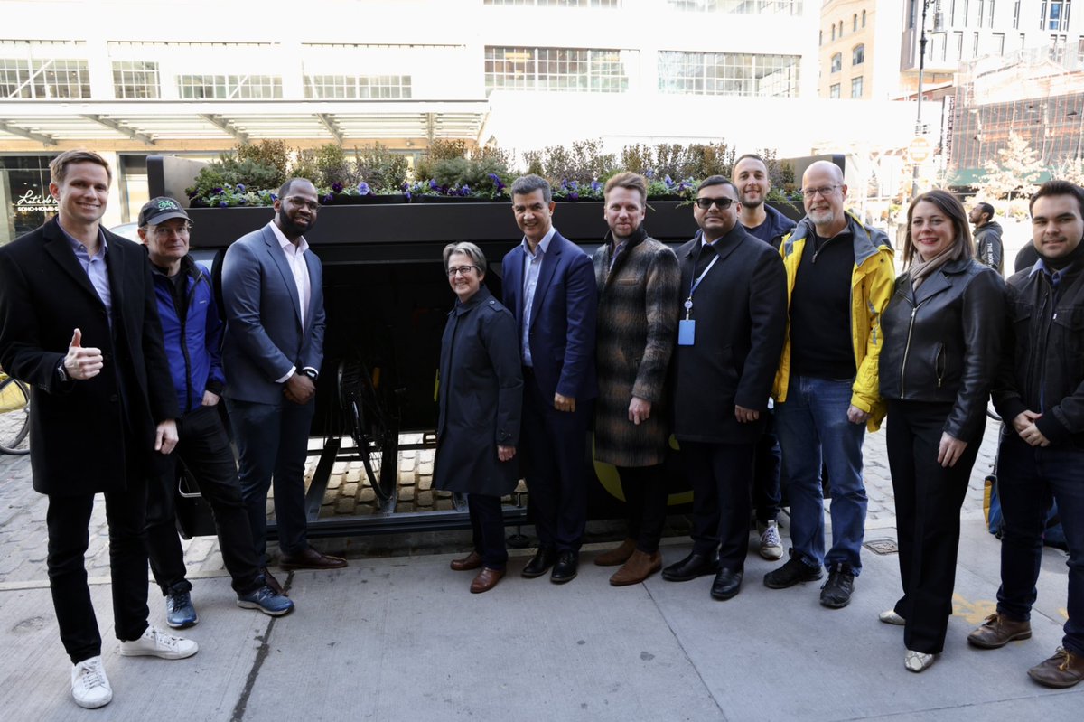NYC_DOT's tweet photo. Today we joined @ooneepod to announce a new #BikeNYC parking pilot. Oonee's “Mini,” a prototype six bike enclosed structure, will be tested through an innovative concession agreement at five separate high-profile locations over the coming months in Manhattan, Brooklyn, & Queens. https://t.co/kHqKRuCajJ