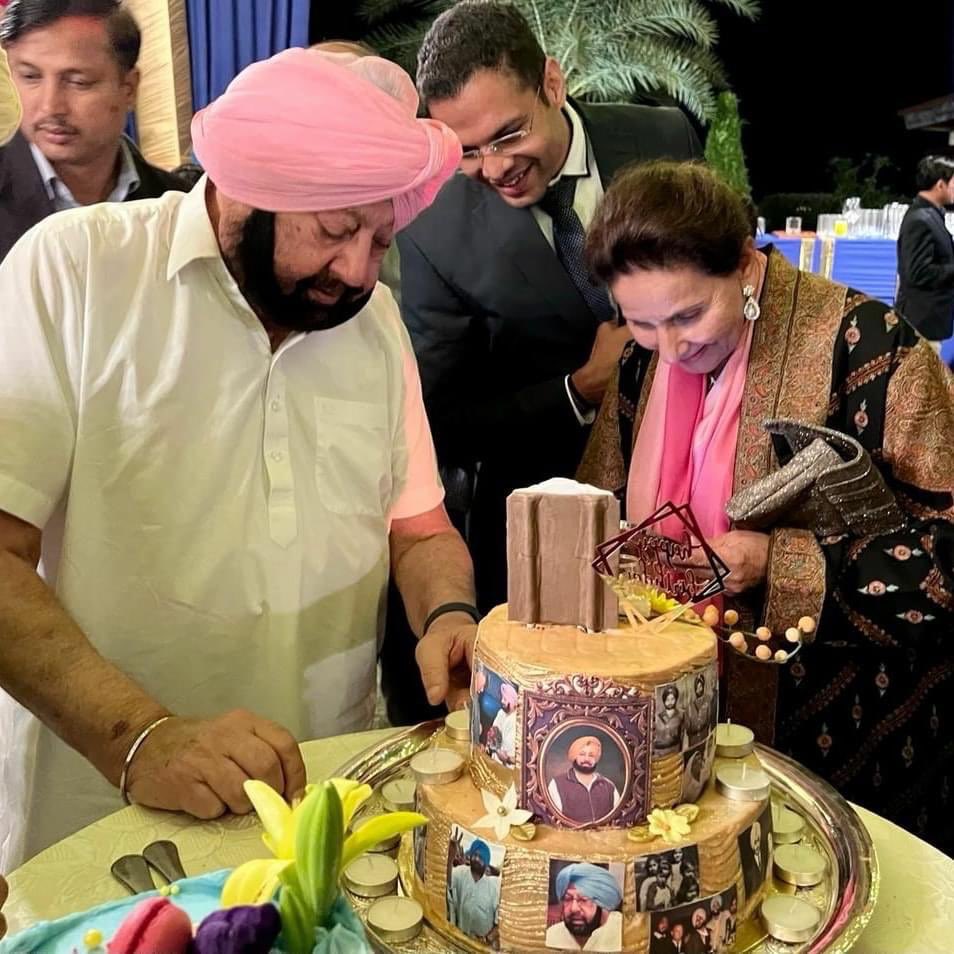 TheGoswamiAmit's tweet photo. #HappyBirthday Captain #AmarinderSingh ji. 
You gave your best at 79 years so that #Punjab remains in #safe hands. Hoping that you keep working for country.

#PanjabElection #ElectionResults #celebrate https://t.co/QiFqYJLVwU