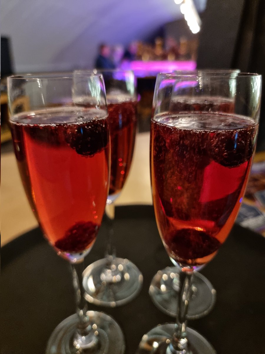abzDistillery's tweet photo. Fun weekend of events!! 🥳😎

Discovery Tour - Sat 11am.
Gin Tasting Masterclass - Sat 1:30pm.
Gin School Experience - Sat 6pm.
Discovery Tour - Sun 3pm.🟠

Book now online 👈
https://t.co/Rxf101QeGU

#Aberdeen #NorthEast #Distillery #Scotland #Tours #Events #Gin #ScottishGin https://t.co/4oKyKjKGDd