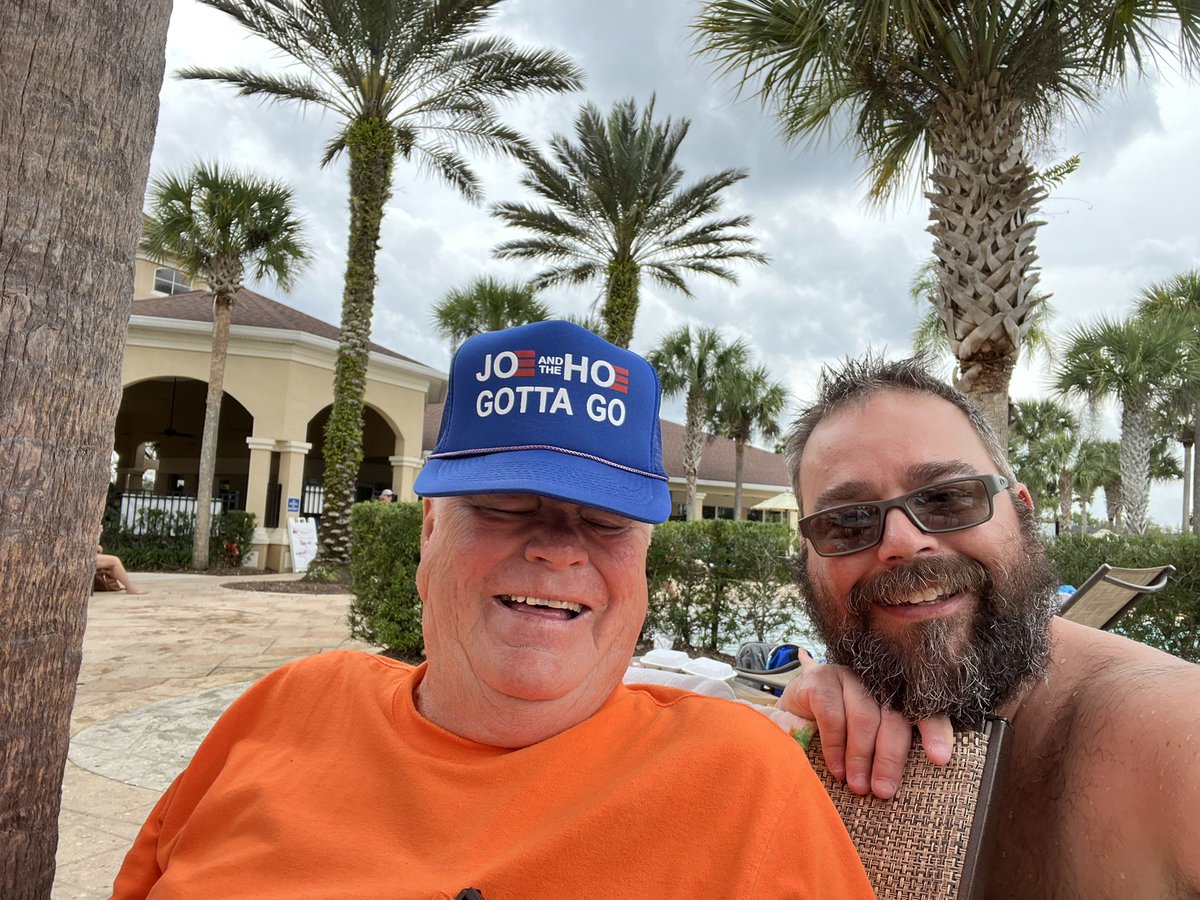 andycarroll29's tweet photo. I made a friend in Orlando https://t.co/UHZzlOZIAU
