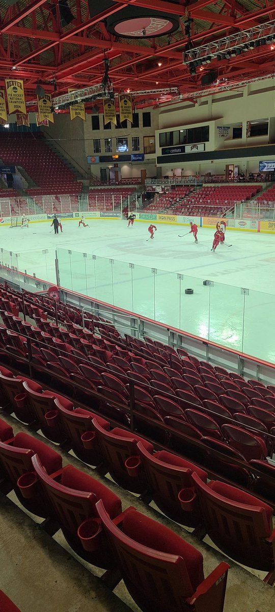 MsHandTeacher's tweet photo. An unexpected highlight on our tour of @UofDenver - getting to watch some hockey practice! @Dawson_School #LAWint22 https://t.co/nR51XNR8HU