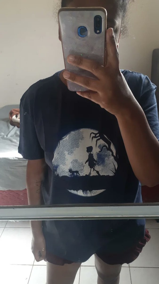 gladyougale's tweet photo. Minha brusinha da coraline chegou, nunca fui triste https://t.co/U8znK06lA9
