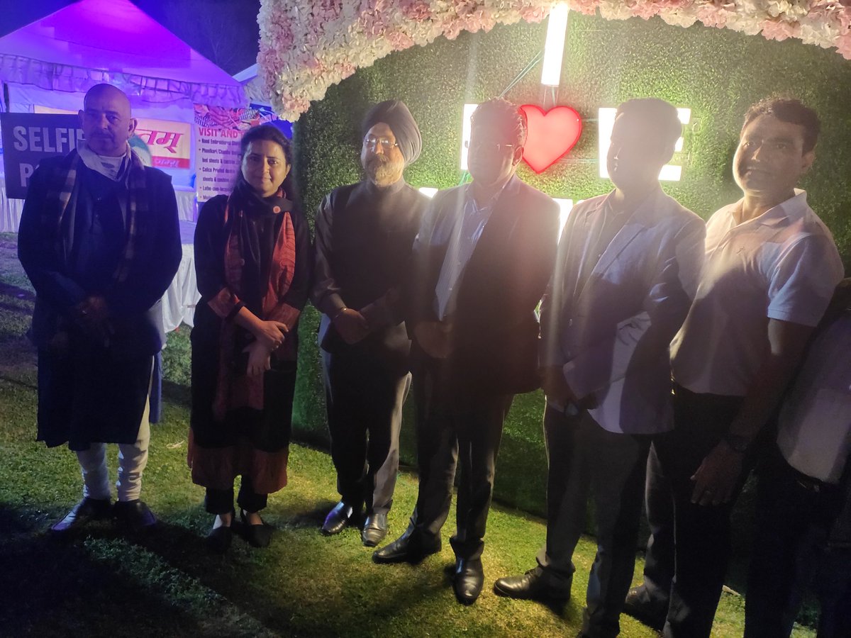 PtSanket's tweet photo. Div Com inaugurates two day Garden festival at Bagh-e-Bhour in presence of Sh M Raju Commissioner Secretary (Jal Shakti) Vivekanand Rai(Director Tourism) Abhishek Sharma(Mission Director SBM Urban) &amp; Jatinder Singh(Director Floriculture Jmu) &amp; Political Activist Pitamber Sharma g https://t.co/8j4sCPYf3V