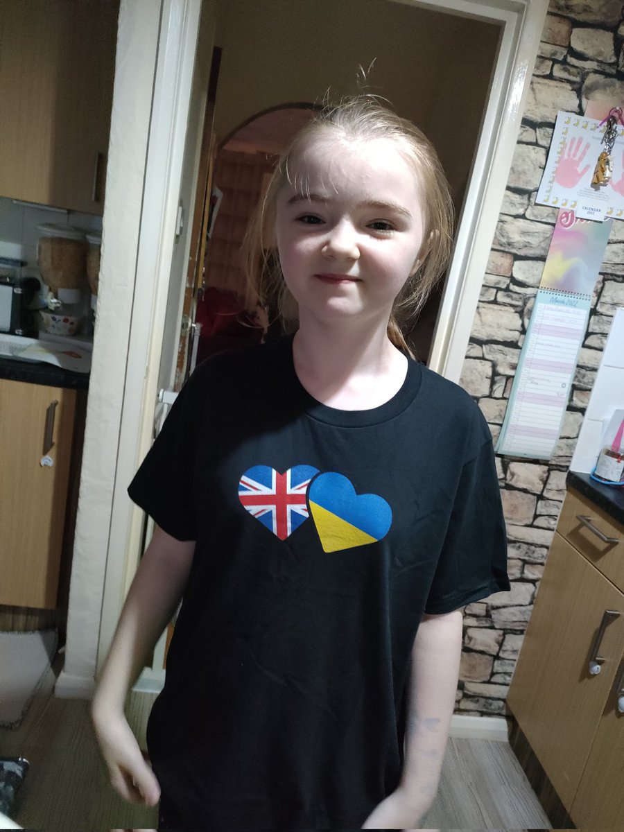 Autismmum7's tweet photo. My girl and her new top, never underestimate autism, when she has a passion for something it's always STRONG #Ukraine #UkraineRussia #UkraineUnderAttaсk #Solidarity #IStandWithUkraine️ 🇺🇦🇺🇦🇺🇦🇺🇦 #girl #Autism #AutismAcceptance #AutismMH https://t.co/rsleRBkVRj