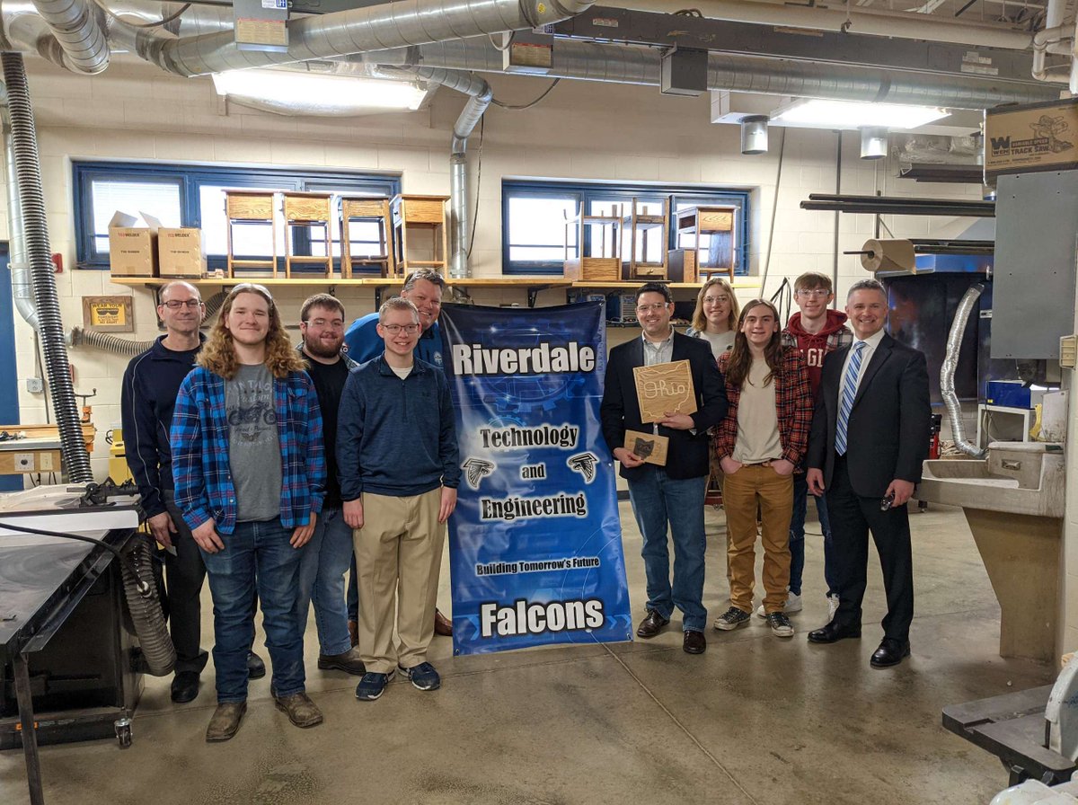 JeffYoung5's tweet photo. We had a great visit with Sen @Rob_McColley &amp; Rep Cross! Great opportunity for our students to showcase their knowledge and skills. 
@basa_supt @OHschoolboards @OASBO
#BluePride #OhioHeartsAndSouls https://t.co/jKX1eyI64j