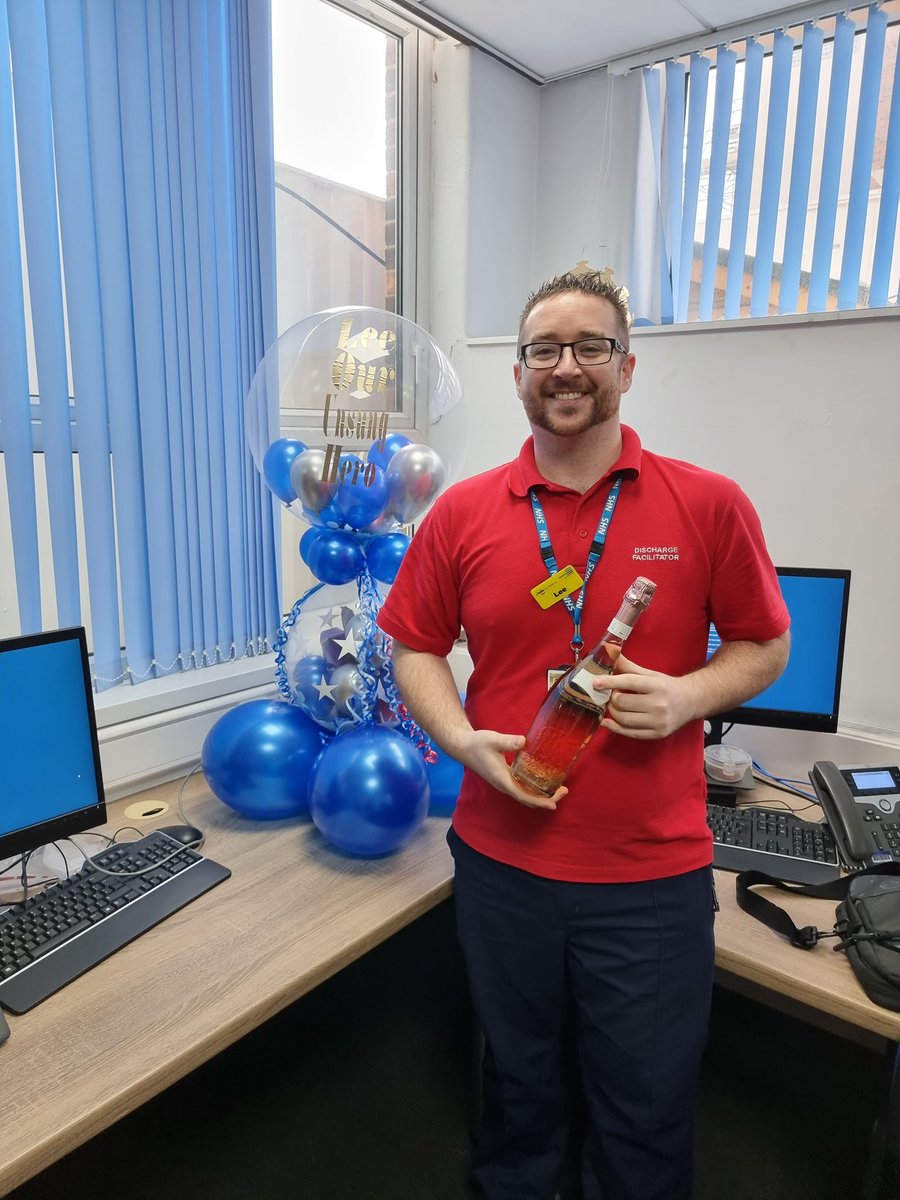 Catching up on the #BTHCSAwards22 & wishing a huge congratulations to all the well deserved winners 🏆 The Transfer of Care Hub had our own little ceremony today to say a special well done to our Discharge Facilitator Lee Kane, a finalist in the Unsung Hero category 💙Congrats!👏🏼