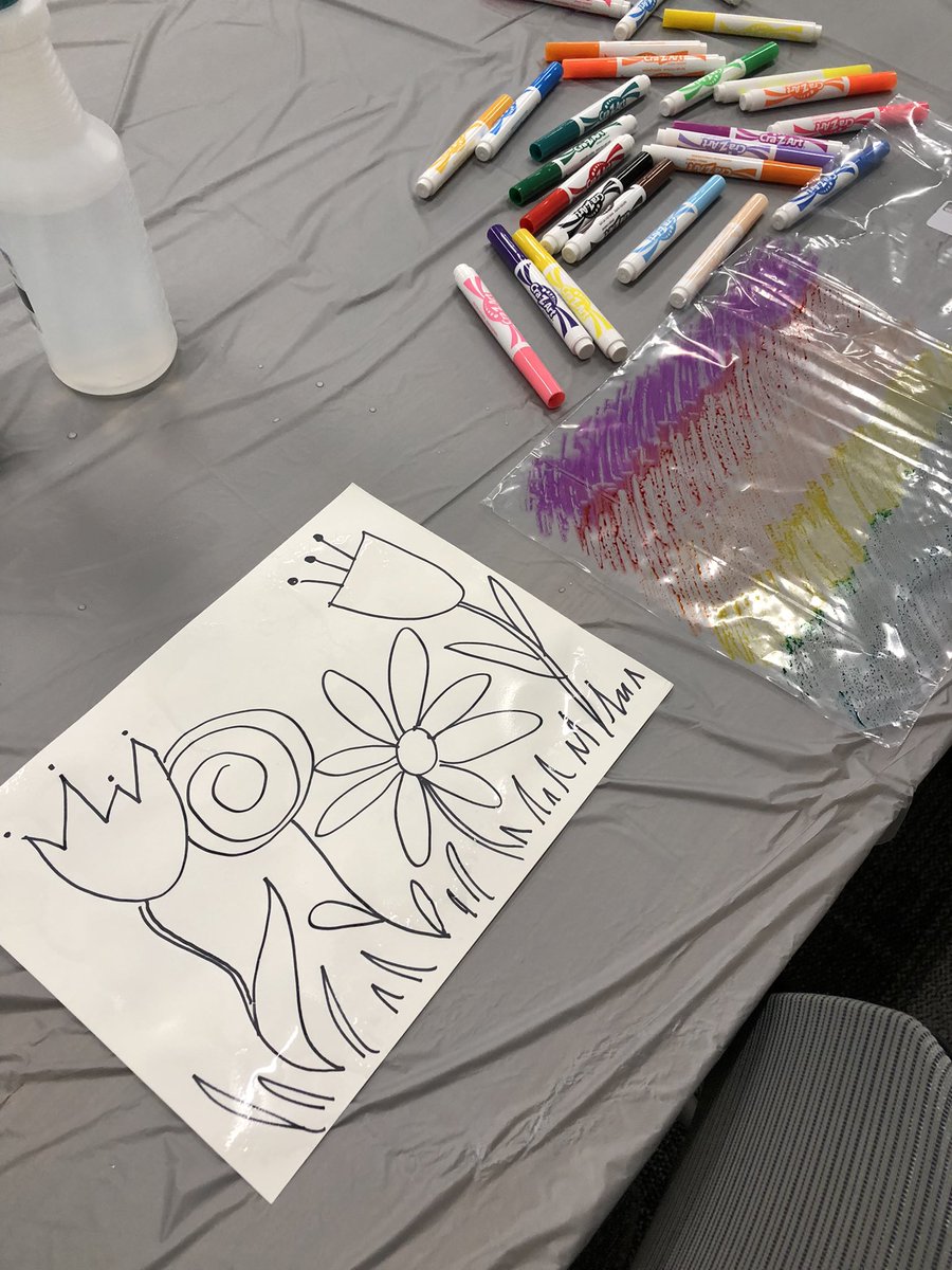 amygingrich2's tweet photo. Olathe Virtual Ss had a blast creating artwork with me this morning! Time with these wonderful kids and families ❤️🥰 is 100% my #OlatheBucketFillerFriday 
@OVSHuffRAPTORS #ourstoryOVS #OPSMomentsThatMatter https://t.co/YIWFY4raUm