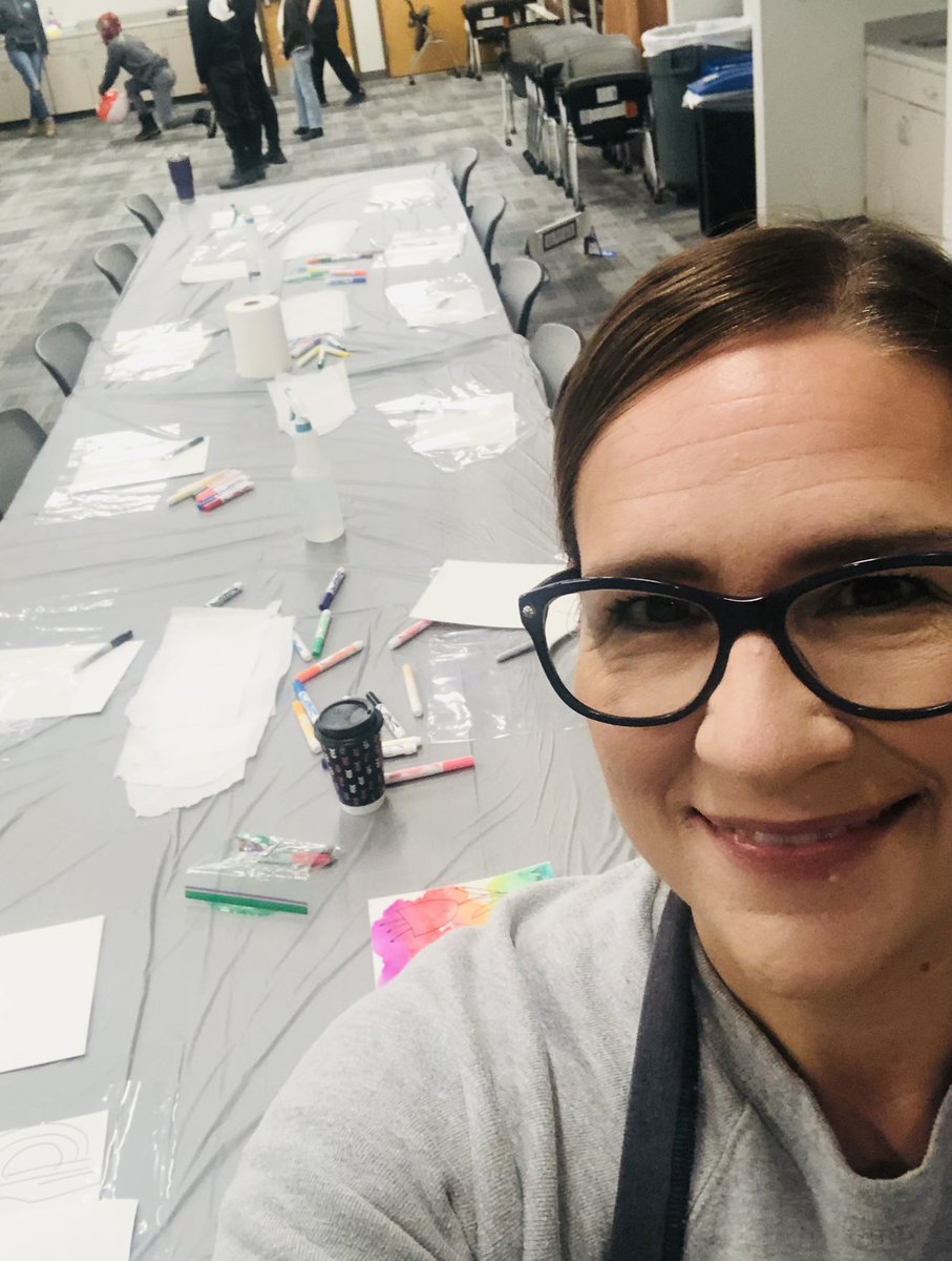 amygingrich2's tweet photo. Olathe Virtual Ss had a blast creating artwork with me this morning! Time with these wonderful kids and families ❤️🥰 is 100% my #OlatheBucketFillerFriday 
@OVSHuffRAPTORS #ourstoryOVS #OPSMomentsThatMatter https://t.co/YIWFY4raUm
