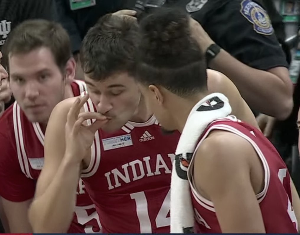 BarstoolUIowa's tweet photo. All my homies hate Illinois 💨 @IUBarstool @BarstoolILL https://t.co/guZ5RaQeKg