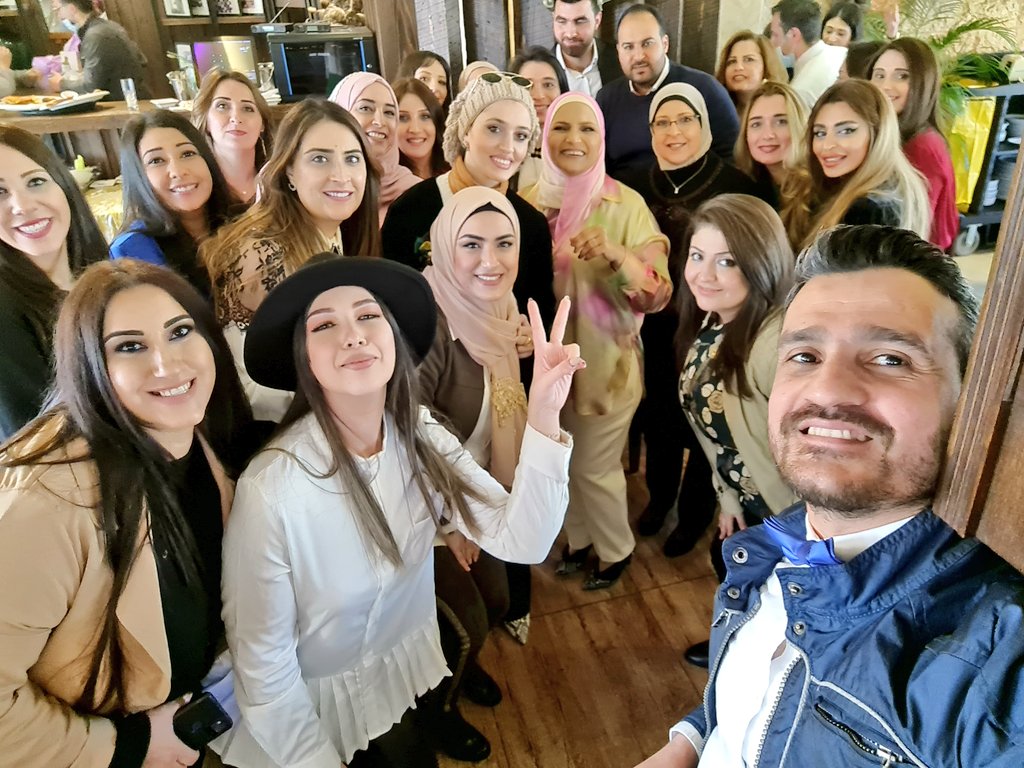 AhmedFakkih's tweet photo. لمناسبة عيد المعلم أقامت مدرسة دوحة المقاصد حفل غداء تكريمي لأسرتها التربوية من معلمين واداريين وموظفين وذلك في مطعم المختار.
كل عام وأسرتنا بألف خير.
@makdawhaschool https://t.co/9NIc2mQ8uD