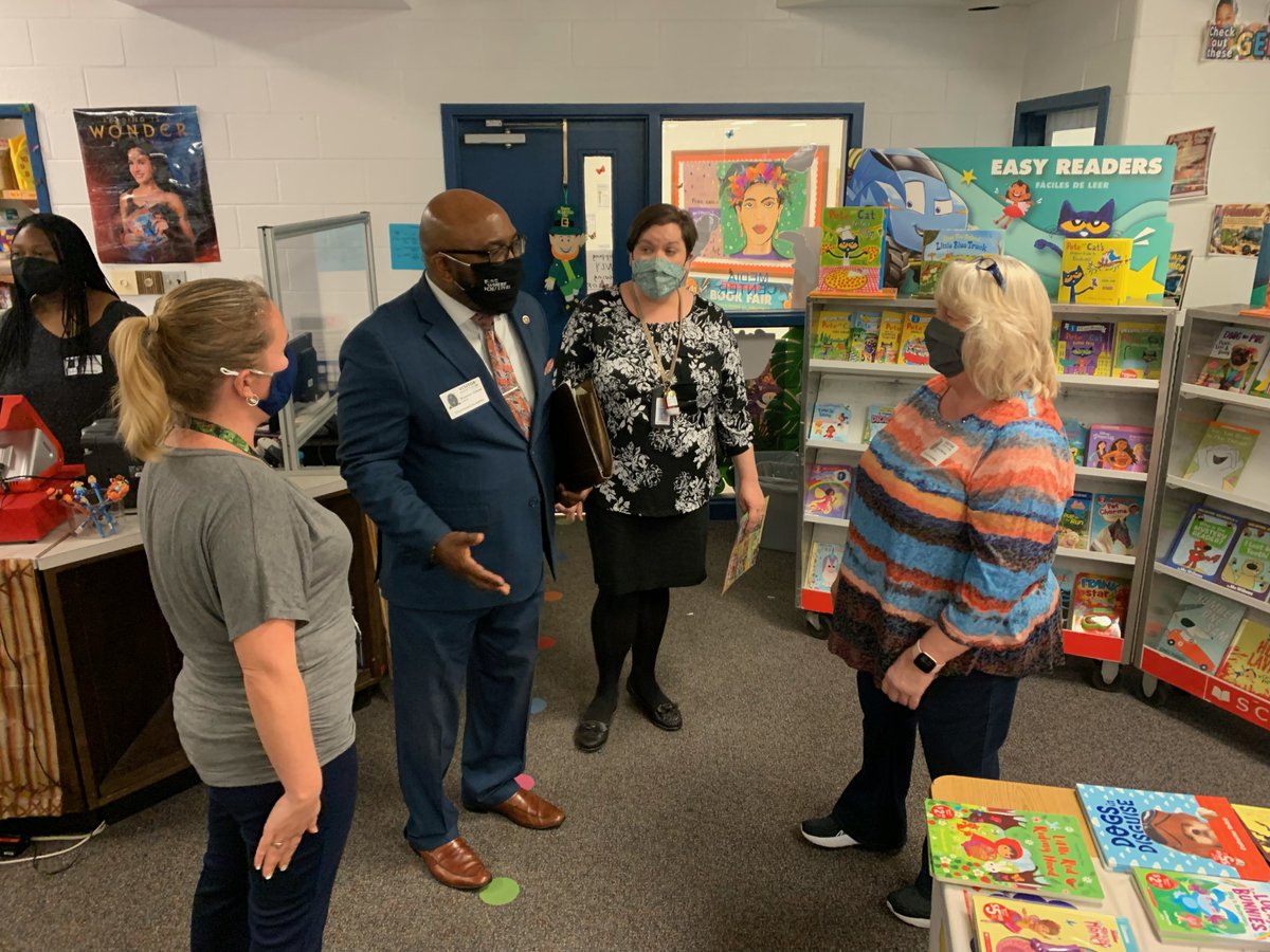 A special thanks to Portsmouth Mayor @Shannongloverva, who came to support @CAES_Patriots Book Fair he donated for 10 students to purchase books. @PortsVASchools @KarlaJakubowski @APladyT @EdSherri