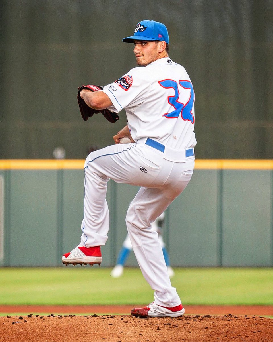 trashpandas's tweet photo. 32 Days ‘Til We’re Rockin’ 🔥 

@realChrisRod | #OpeningNight https://t.co/GaVQVDBZlc