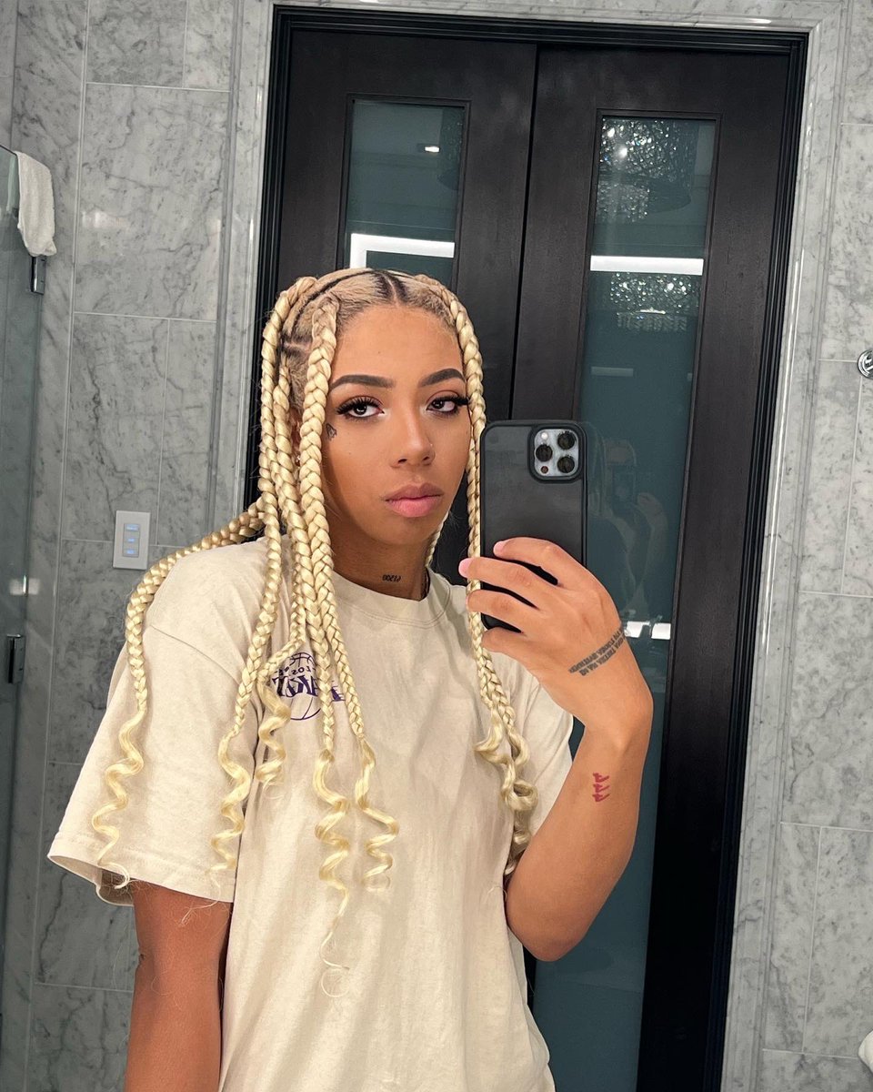 KhadiDon's tweet photo. I’m Coi Legay. https://t.co/NRjY7z1WhZ