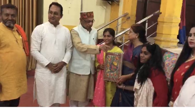 <a href="/ArunSinghbjp/">Arun Singh</a> <a href="/patnameyor/">Mayor Patna SITA SAHU</a> धन्यवाद अरुण कुमार सिन्हा जी पटना मेयर सीता साहू जी  #महिला_सह_होली_मिलन_समारोह में पधार कर दिव्यांगों का हौसला बुलंद किया है दिव्यांग द्वारा बनाई हुई पेंटिंग का भी अवलोकन करके नेक कार्य किया है उसके लिए धन्यवाद <a href="/biharfoundation/">Bihar Foundation</a>