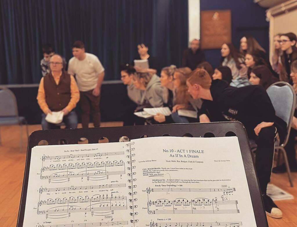 sammarkjohnson's tweet photo. Setting our fabulous Act 1 finalé this evening, great work all! @new_exciting_ 

#musicaltheatre #thewindinthewillows #stilesanddrewe #rehearsal #theatre #york #watchtheamphibiansquirming https://t.co/OUZ80EiaYy https://t.co/HRRVDVzcWo