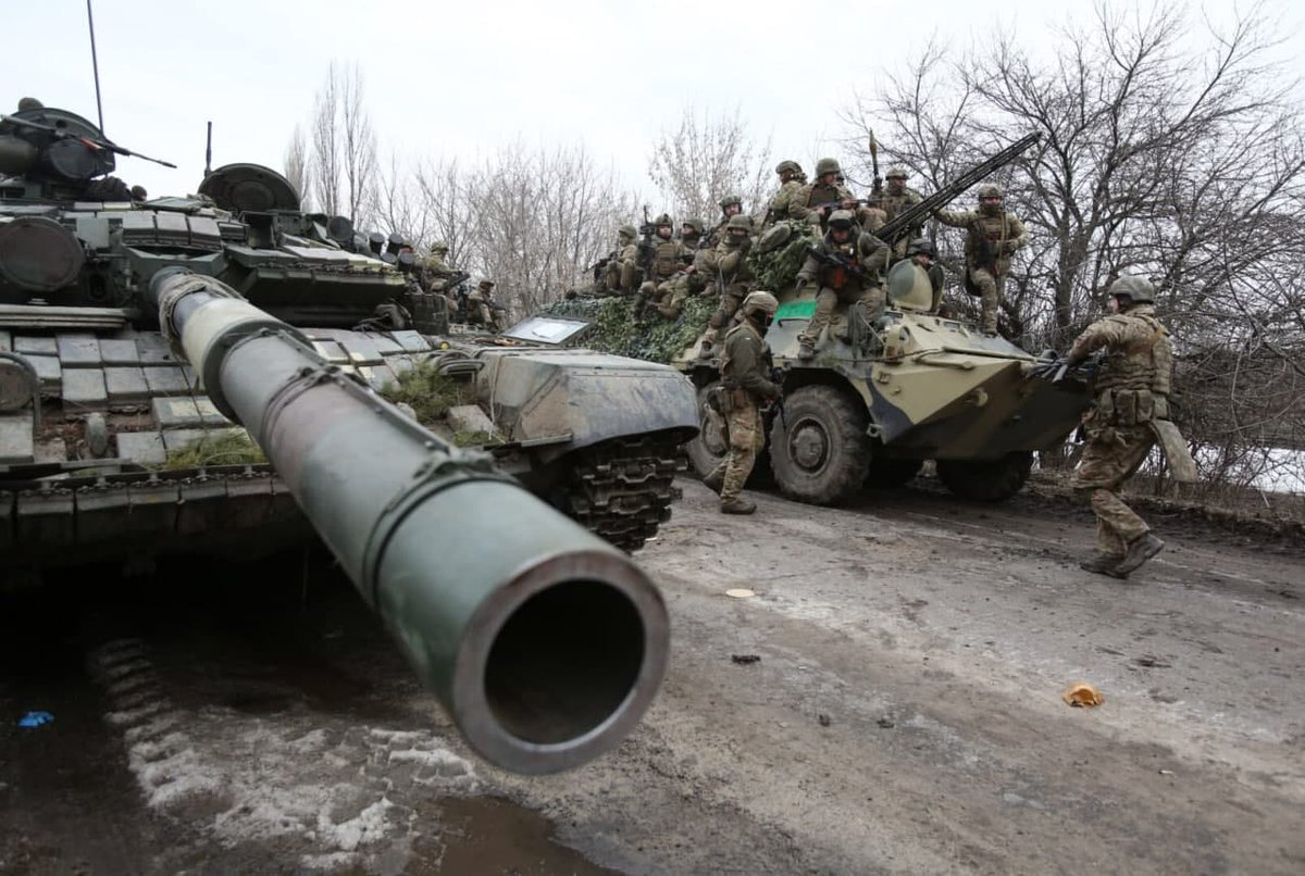 nexta_tv's tweet photo. Eastern front holds the line

Photos by documentary photographer Anatoly Stepanov, who is currently at the eastern front in #Ukraine.

Last photo: Wounded Ukrainian soldier Vasily just after a battle in the #Luhansk region. A few days ago he lost his son, also a soldier. https://t.co/BCP70SwWzn