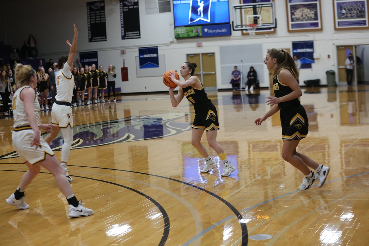 UWOshkoshTitans's tweet photo. Verifiably ELITE!!!

FINAL: @UWOWBB1 74, #10 Baldwin Wallace 63.

UWO (22-6) didn't trail for final 24 minutes. Titans' 1st ELITE 8 since 1999.

Leah Porath season-high 27 points; Nikki Arneson 21; Kennedy Osterman 9.

Titans play for trip to Final 4 at 7 pm tomorrow!!! #d3hoops https://t.co/9yAh1BLG8o