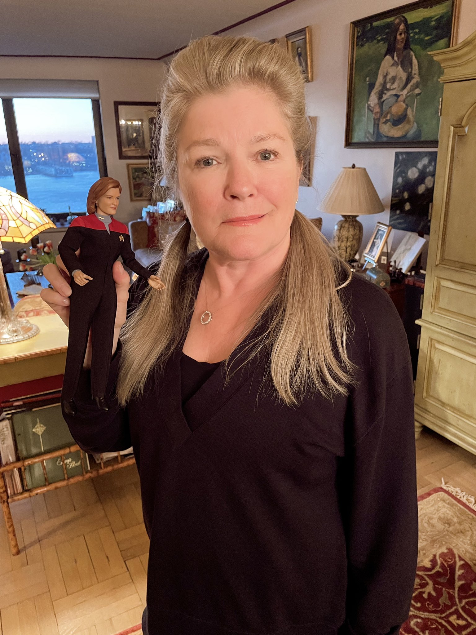 Kate Mulgrew on X: "Tiny Janeway from @StarTrekEXO6 paid me a visit and  caught me up on all the #StarTrek news! Everyone has been very busy.  https://t.co/syxxvAfRHD" / X