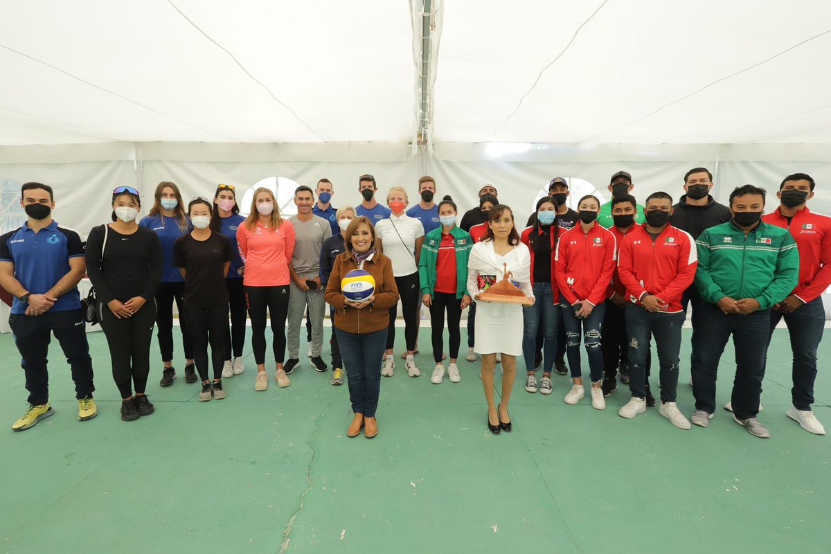 GobTlaxcala's tweet photo. La mandataria estatal presentó el Trofeo del #TMVP #Tlaxcala2022 a deportistas nacionales y extranjeros que participarán en las competencias del 16 al 20 de marzo, rumbo a los Juegos Olímpicos de #París2024. https://t.co/KSUDcaDUCG