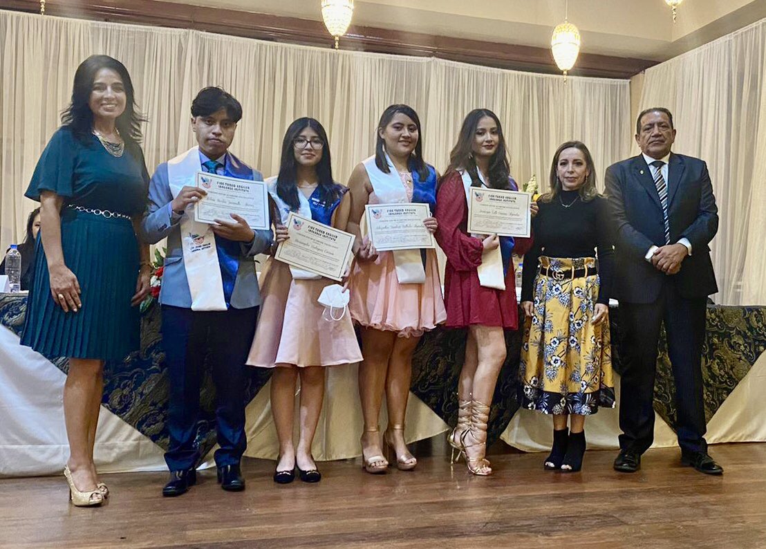venalfine's tweet photo. #Loja Reconocimiento a los estudiantes mejor puntuados de la Cuadragésima Primera Promoción de Proficiencia en el Idioma Inglés. https://t.co/NX7JvwlOhl