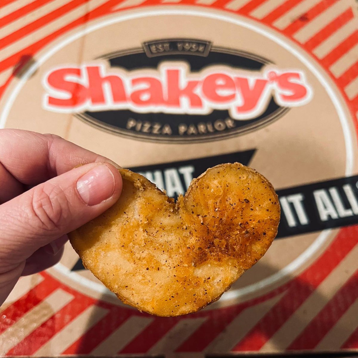 ShakeysUSA's tweet image. Fun weekend idea #72: Order some Mojos and see if you get any fun/funky shapes! 🥔❤️

Cred: @lorisawa #mojos #mojopotato #mojopotatoes #friedpotatoes #lafoodfest #lafoodjunkie #lafoodscene