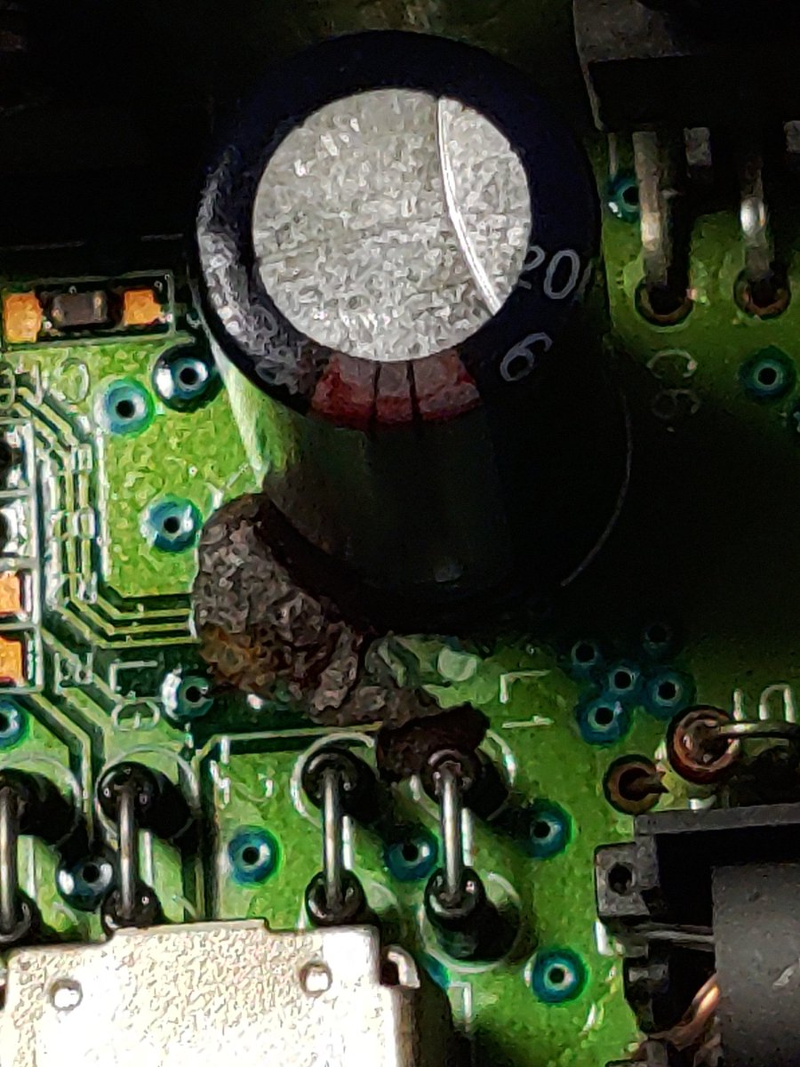 asmocoid_E5420's tweet photo. #pc98
#sc55mk2
不具合の原因……
うえーいorz
こりゃだめだわ。
修理できそうな人に進呈しますかね? https://t.co/nO6ErlpIY9