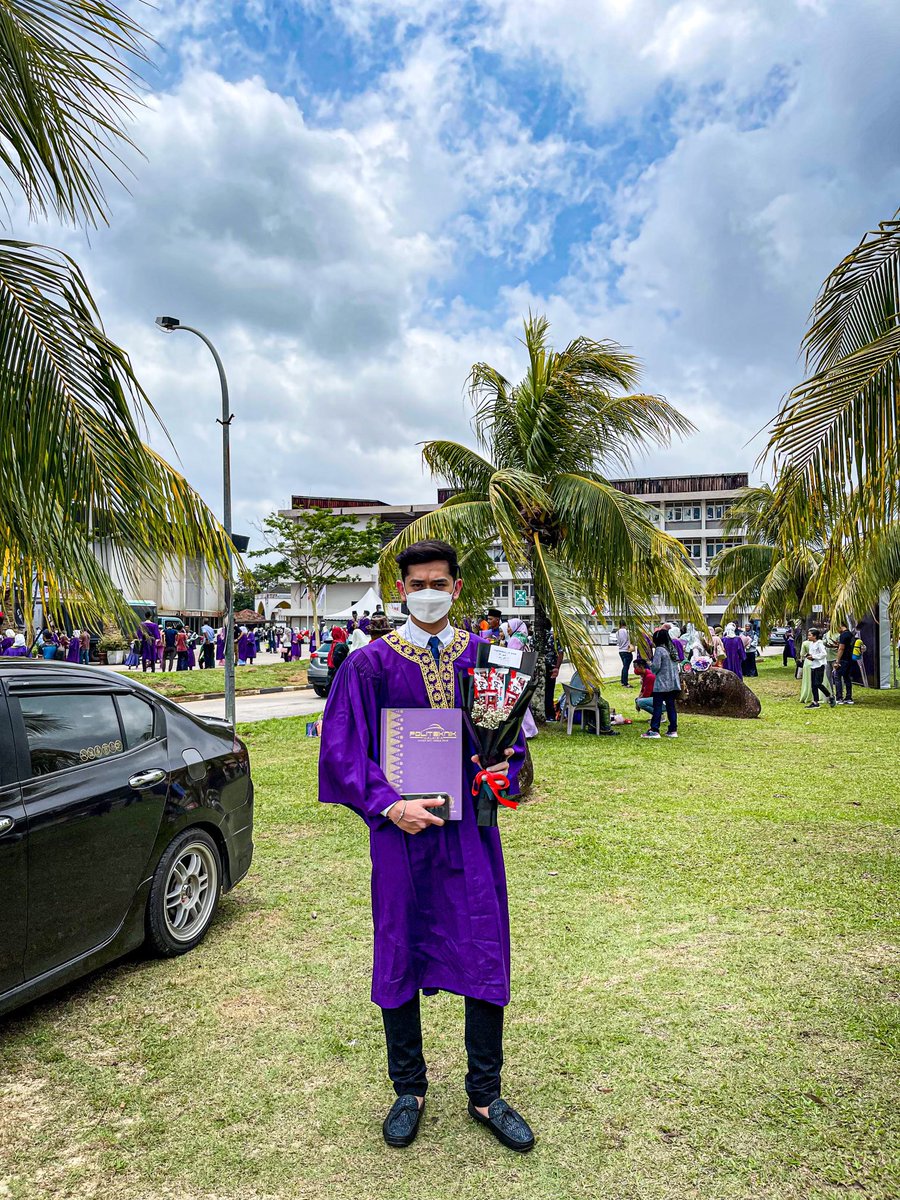 fesalfitri's tweet photo. 3 meaningful years 👨🏻‍🎓 #polisas https://t.co/Fw1NJO3Z16