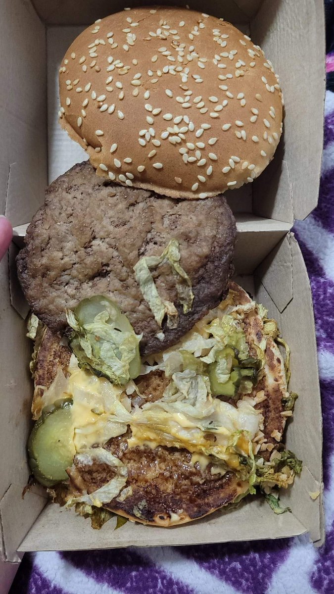 ArmyWifey14's tweet photo. @McDonalds This is absolutely the WORST food I have ever received from any restaurant!!! Thank God I looked before I took a bite because this would have definitely made me sick. The lettuce is brown, the onions and pickles are dried out and the bun is rock solid! Looks 4 days old https://t.co/LjoFQePxHc