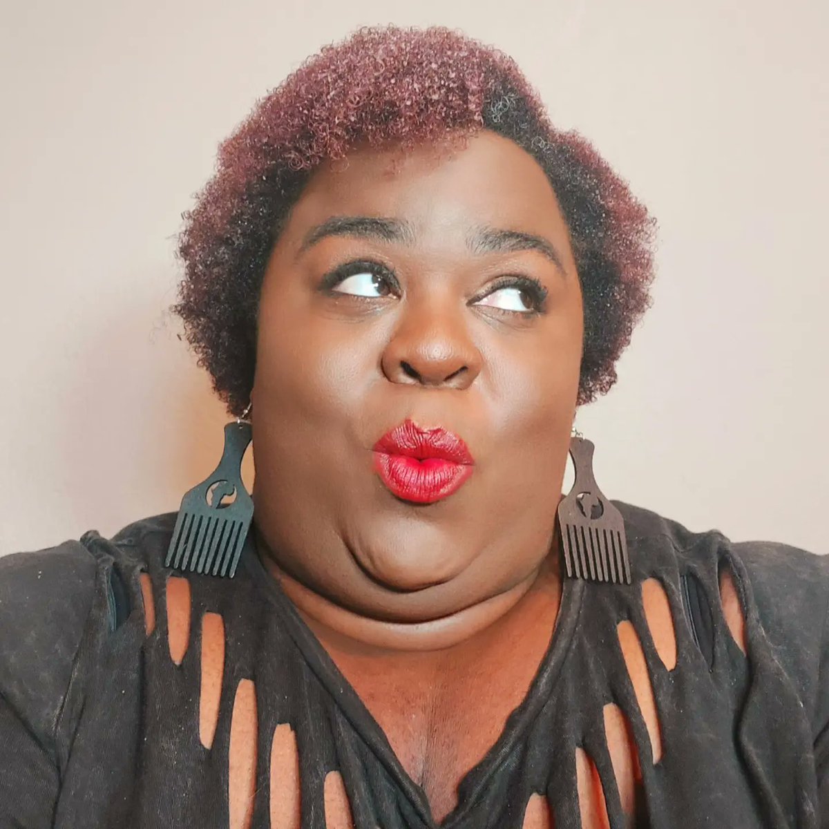 FromMays2Powell's tweet photo. My face after recording this week's episode with sex therapist Tara Galeano.... Stay tuned 
#wearenotsodifferent #podcasts #sextherapy https://t.co/KmC6CC2wFQ