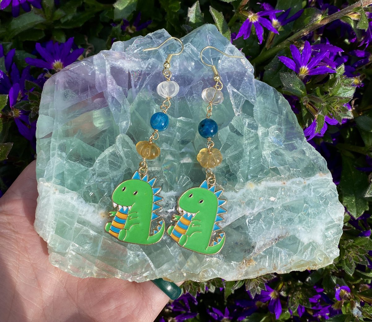 Shellsbymelco's tweet photo. lovely jewelry is available on my etsy!! make sure to check it out if you haven’t already!! 🤩🤩🤩 https://t.co/N3SY5aL2nE