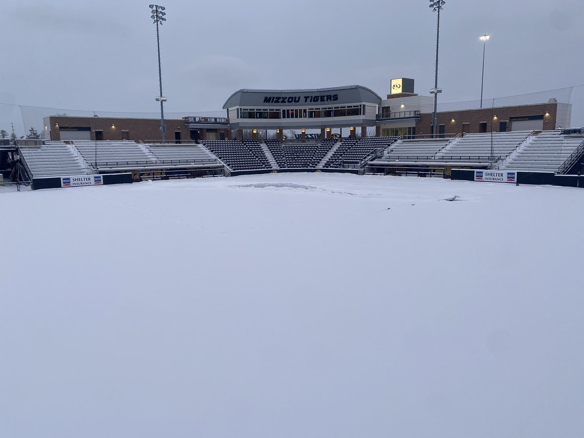 CoachLarissaA's tweet photo. 6:00am…12 hours later. 
Amazing job by Mizzou grounds crew! #JerryMVP #OwnIt https://t.co/piZ787B368