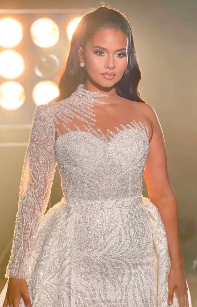 ChwaLola's tweet photo. #soukainatwosister en a mit plein les yeux 😍😍 dans son shooting weddingdress waowww !!! 🔥🔥🔥 Le Make UP, les robes, le model, le photographe un sans faute 👍👍 https://t.co/Rg988WM7F9