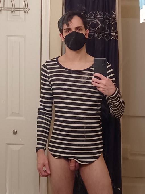 This top does go well with this mask tho, amirite? https://t.co/w7JKQOcTzT