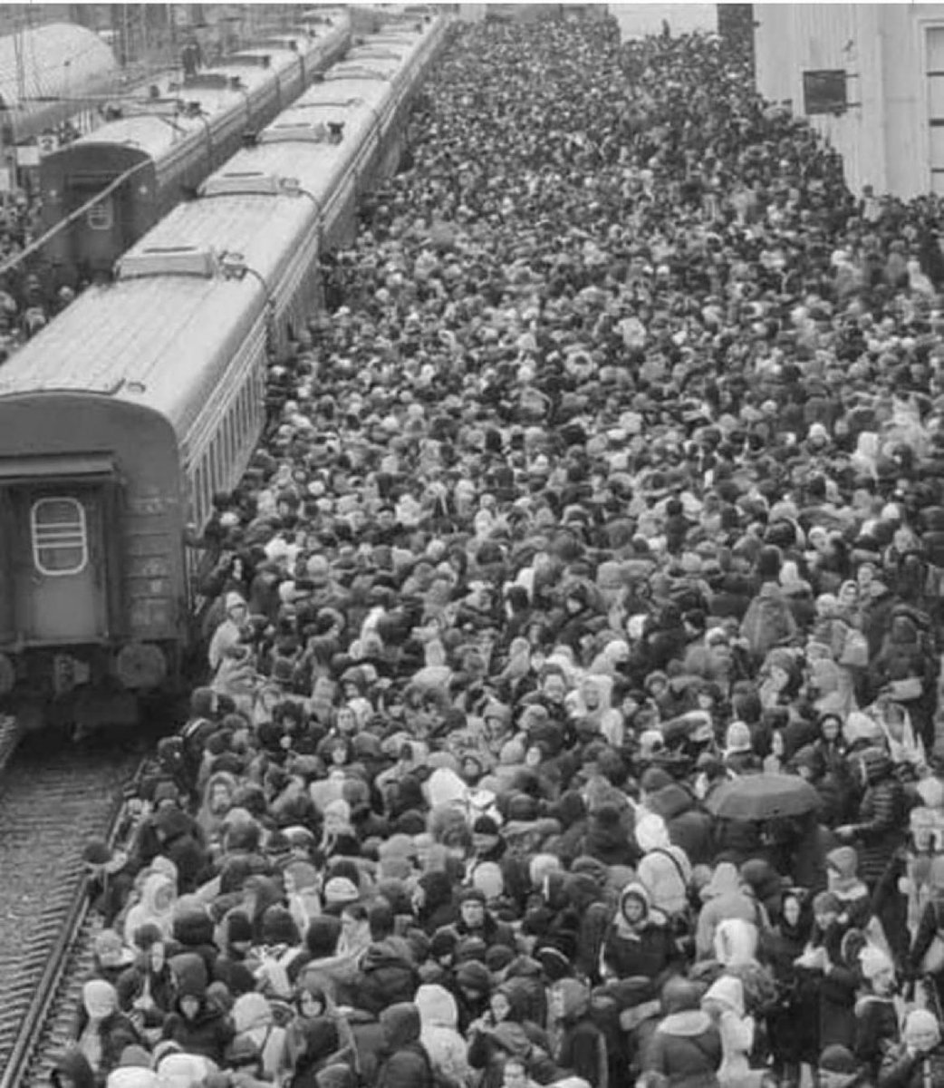 ravikarkara's tweet image. This is not a photo from 1941. 

This is a photo from March 2022 with all the color taken out. 

So angry.  

So sad.

#EndWar