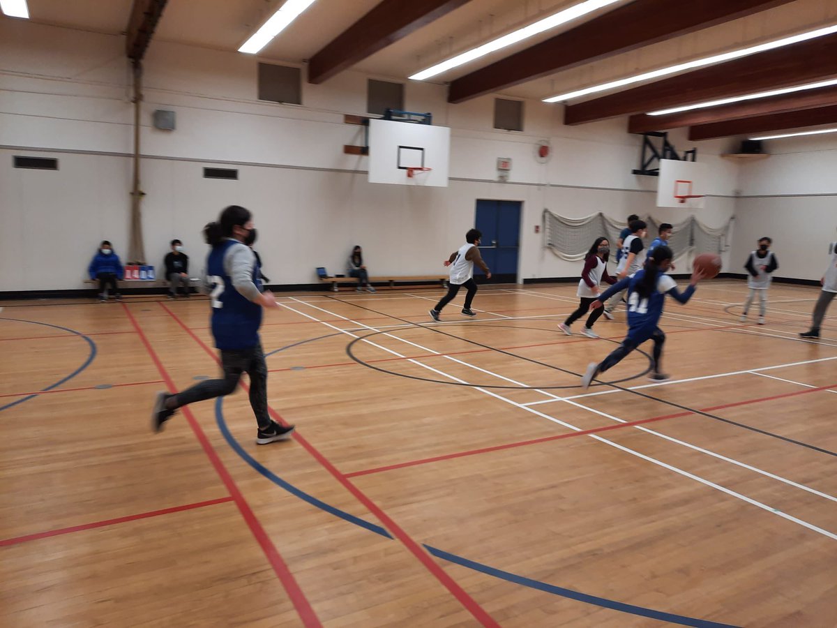 Karolyn (@karolyniverson) on Twitter photo Finals went down today🏀 Red Tomatoes won 18-4. Blue Titans kept the game entertaining. So much fun. #firsttournamentin2yrs <a href="/inmanSD41/">Inman Elementary</a> Finals went down today🏀 Red Tomatoes won 18-4. Blue Titans kept the game entertaining. So much fun. #firsttournamentin2yrs <a href="/inmanSD41/">Inman Elementary</a>