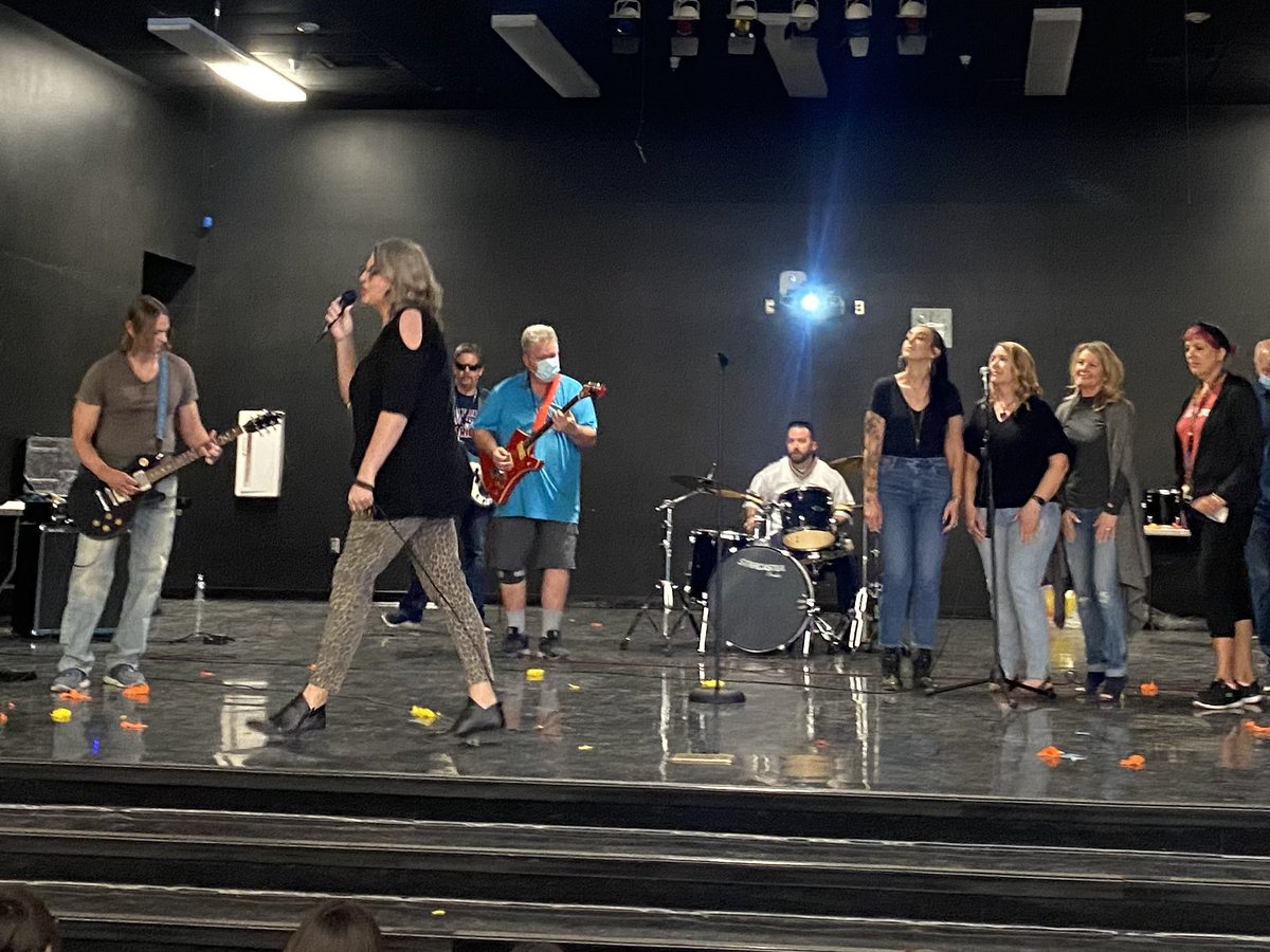 mandywiltrout's tweet photo. So much fun @PaigeColonel celebrating the hardworking Colonel Mitchell Paige Middle School students today with a special performance from the Patriot Teacher Band! #PatriotPRIDE @DesertSandsUSD https://t.co/rWfyqIWF2V