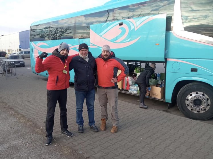 Diario de a bordo (10/3/22) por Raquel 📝
 
“…él se puso la mano en el pecho y nos hizo un gesto de agradecimiento. Lágrimas, silencio, respeto, miedo.
Recorrimos 1090 kilómetros…”    👉🏻 facebook.com/15433114726359…

#refugiados #refugees #SeguimosRemando #werow #Ucrania #ukraine