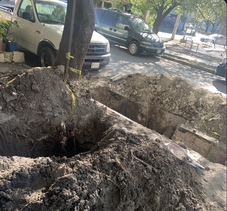 KarimeGOnassis's tweet photo. @AyD_ParaTi @GobSanNicolas Llevamos 4 días con este problema!!! En los departamentos de abajo viven personas de la tercera edad y enfrente hay un parque, Demasiado riesgo NO?
Por que tanta demora o están esperando a que exista un accidente?? https://t.co/CHayOdwjqV