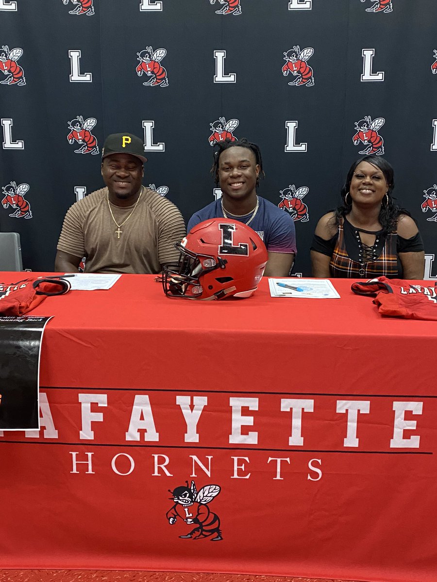 Congrats <a href="/Mariothomas_5/">Mario Thomas</a> on signing with Baldwin Wallace football!  @BWYJFootball <a href="/GNVpreps/">Gainesville Preps</a> <a href="/CoachHilvert/">Jim Hilvert</a> <a href="/CoachEdwards11/">Marcus Edwards</a> <a href="/AlisonPosey14/">Alison Posey</a>