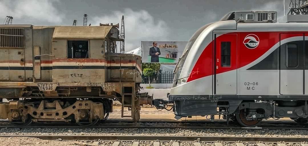 azizmisr2011's tweet photo. صورة ما بين الماضي والحاضر.. سحب القطار الكهربائي الخفيف LRT بواسطة الجرار الكندي التابع للسكة الحديد .🇪🇬 https://t.co/QEsp3Ltp4e